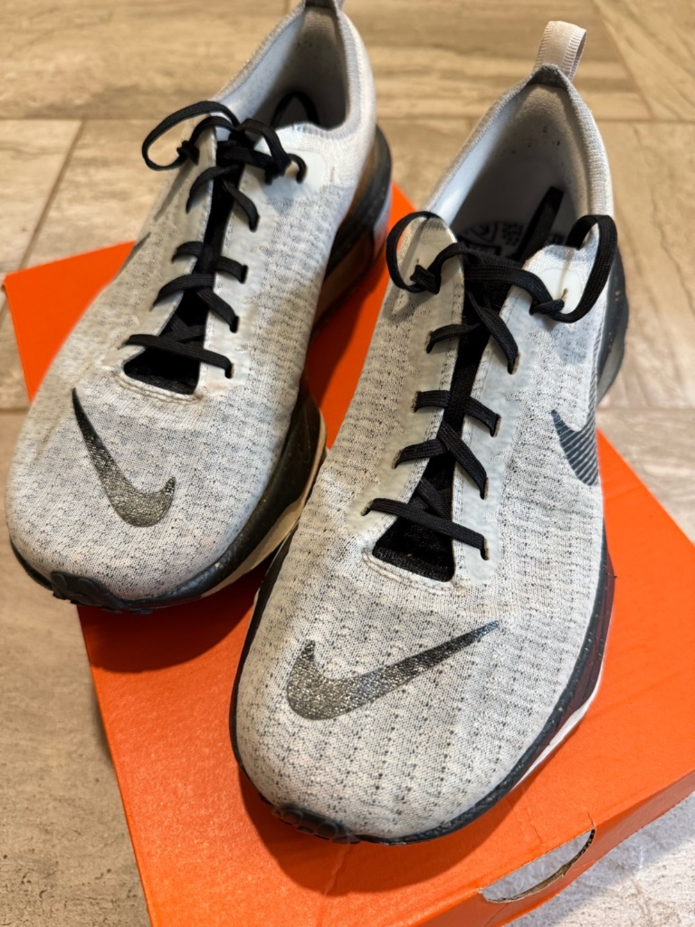 Nike Invincible 3s - Men's Light Gray and Black Athletic Running Shoes